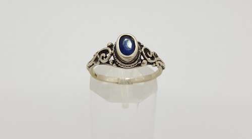 925 Sterling Silver Ring weight 2.3g size Q as per photo