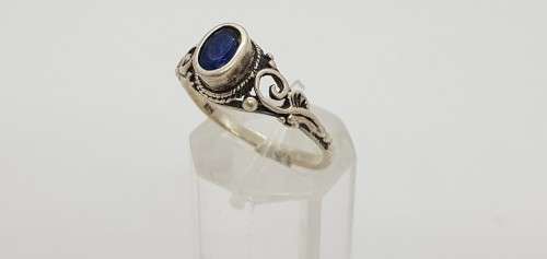 925 Sterling Silver Ring weight 2.3g size Q as per photo