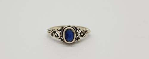 925 Sterling Silver Ring weight 2.3g size Q as per photo