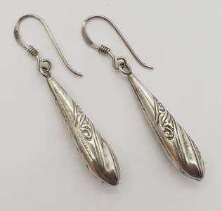 925 sterling Silver Large Teardrop Earrings weight 4g as per photo
