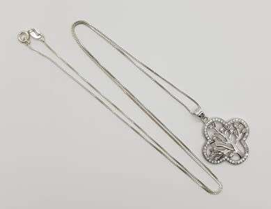 925 Sterling Silver Tree of Life Pendant and Chain weight 4g as per photo