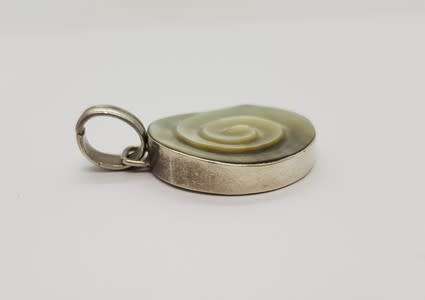 925 Sterling Silver Mother of Pearl Pendant weight 5.4g as per photo