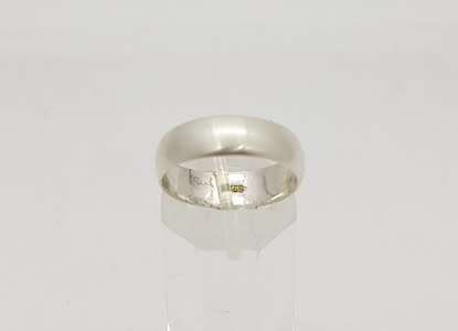 925 Sterling Silver Ring weight 3.6g size Q as per photo