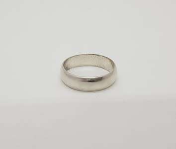 925 Sterling Silver Ring weight 3.6g size Q as per photo