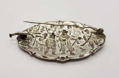 Antique Dutch Repousse Brooch - Silver 900 - Rembrandt`s Night Watch weight 13.5g(6cmx4cm) asp