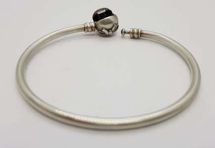 Original Pandora Sterling Silver Bangle with bow clasp 16cm as per photo