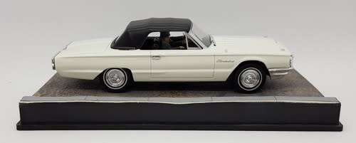 Ford Thunderbird - Goldfinger model car - as per photo