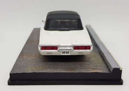 Ford Thunderbird - Goldfinger model car - as per photo