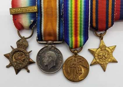 Set of WWI and WW2 miniature medal set - as per scan