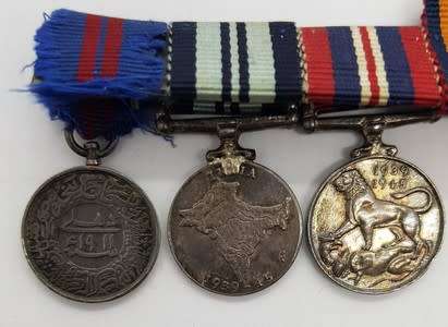 Set of WWI and WW2 miniature medal set - as per scan