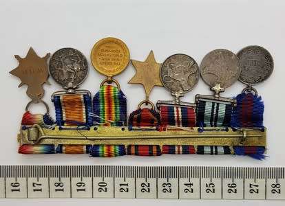 Set of WWI and WW2 miniature medal set - as per scan