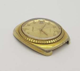 Citizen wind up mens watch - no strap and cracked glass - as per photo