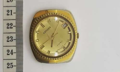 Citizen wind up mens watch - no strap and cracked glass - as per photo