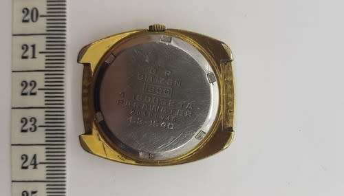 Citizen wind up mens watch - no strap and cracked glass - as per photo