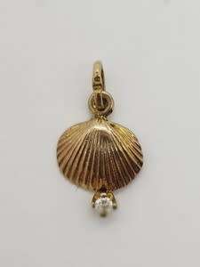 9k Gold and Diamond Shell pendant weight 0.5g s per photo