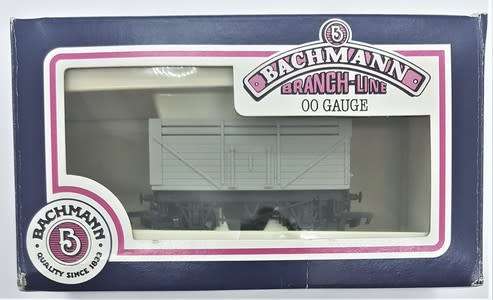 Bachmann 9 Plank wagon undecorated 00 Gauge in box as per photo