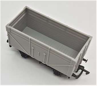 Bachmann 9 Plank wagon undecorated 00 Gauge in box as per photo