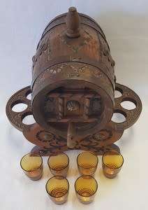 Miniature Whiskey Barrel with shot glasses - missing tap - as per photo