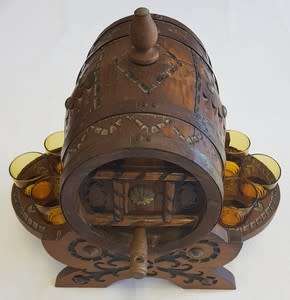 Miniature Whiskey Barrel with shot glasses - missing tap - as per photo