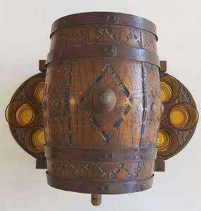 Miniature Whiskey Barrel with shot glasses - missing tap - as per photo