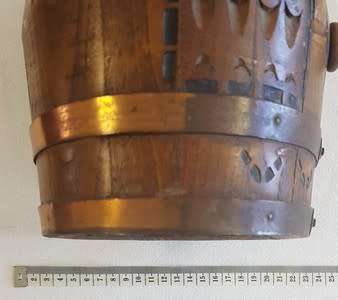 Miniature Whiskey Barrel with shot glasses - missing tap - as per photo