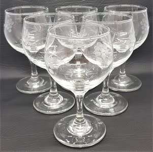 Lot of 6 Vintage Etched Wine Glasses 15cm- as per photo