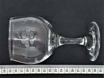 Lot of 6 Vintage Etched Wine Glasses 15cm- as per photo