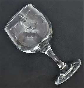 Lot of 6 Vintage Etched Wine Glasses 15cm- as per photo