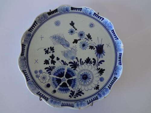 Delft Small Hanging plate with some chips as per scan