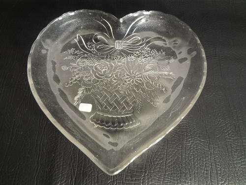 Heart shaped glass serving platter - @ CRAZY R1 start