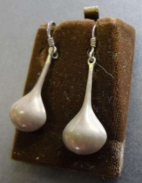 Silver earrings - as per photo