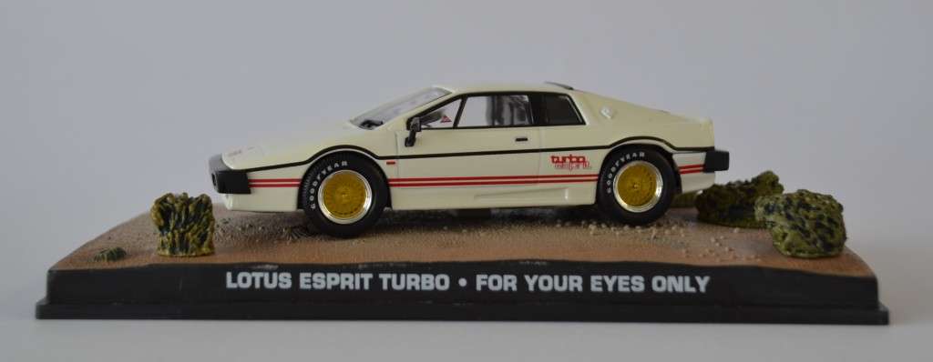 James Bond 007 Lotus Esprit Turbo - For Your Eyes Only Model Car Scale 1:43 as per photo