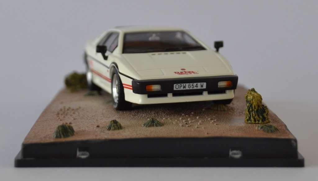 James Bond 007 Lotus Esprit Turbo - For Your Eyes Only Model Car Scale 1:43 as per photo