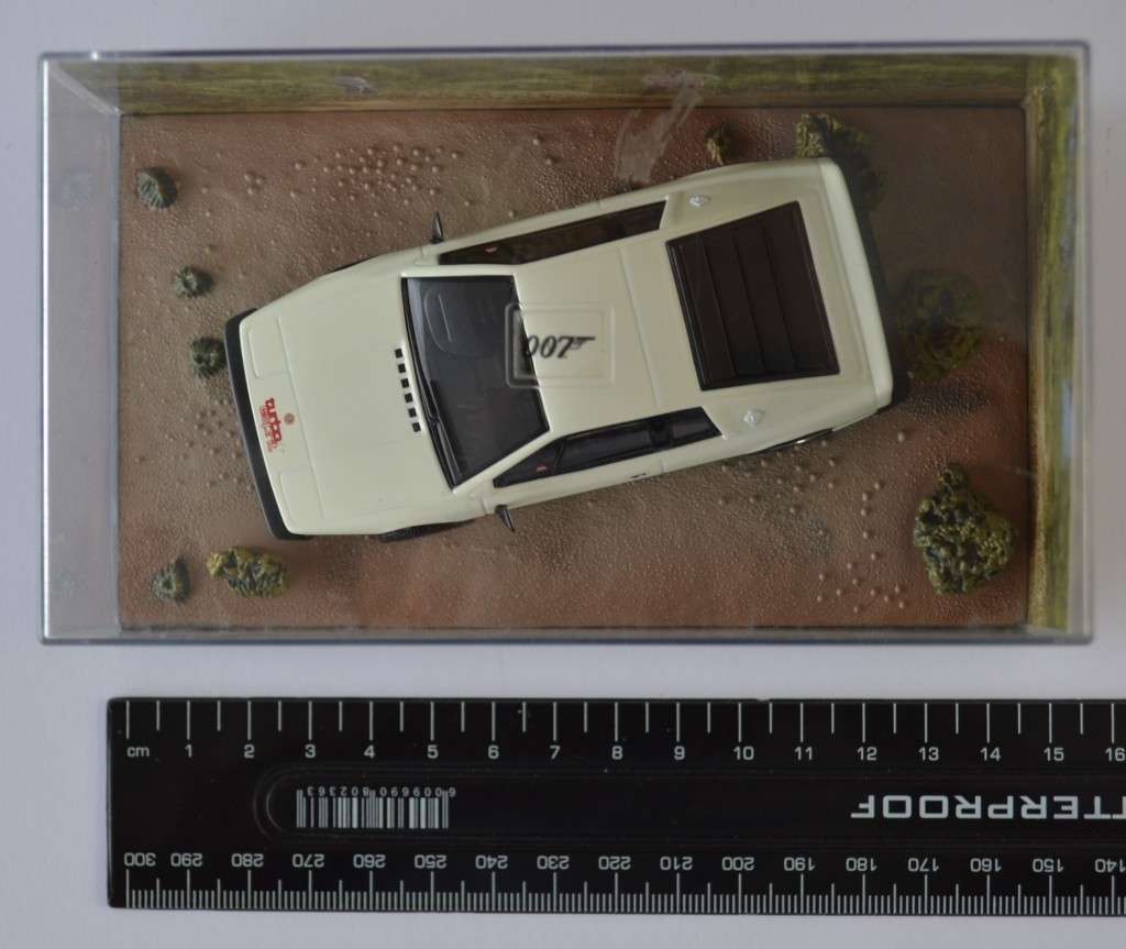 James Bond 007 Lotus Esprit Turbo - For Your Eyes Only Model Car Scale 1:43 as per photo