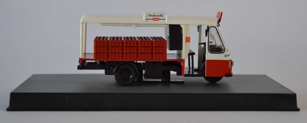 James Bond 007 Rangemaster - The Living Daylights Model Car Scale 1:32 as per photo