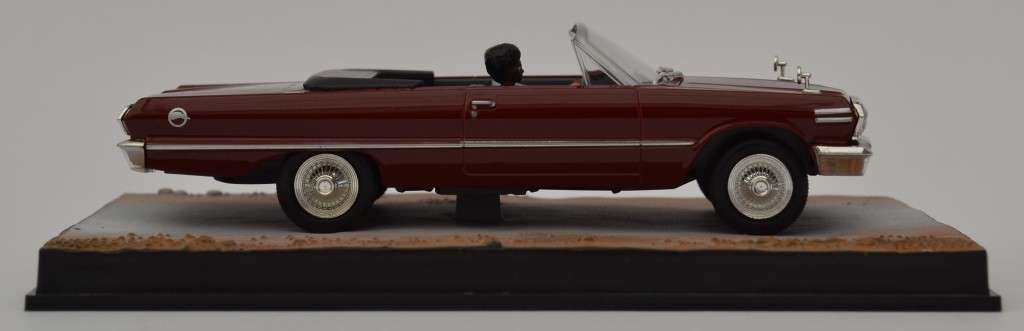 James Bond 007 Chevrolet Impala - Live and Let Die Model Car Scale 1:43 as per photo