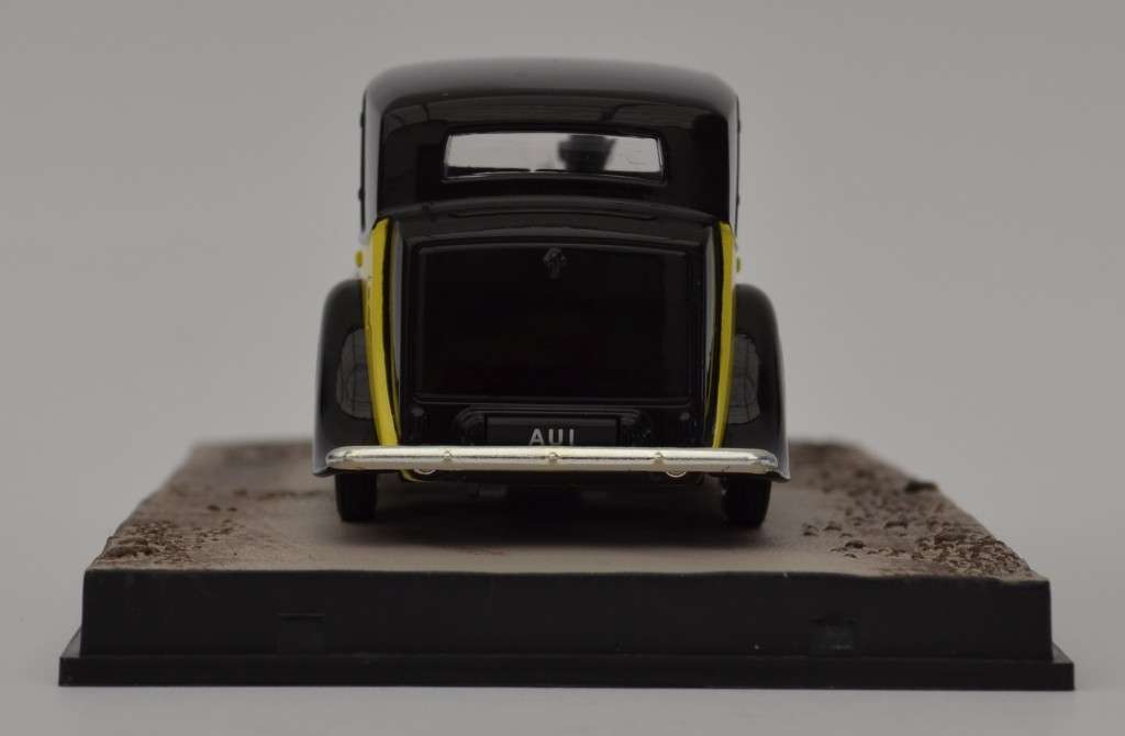 James Bond 007 Rolls Royce Phantom III - Goldfinger Model Car Scale 1:43 as per photo