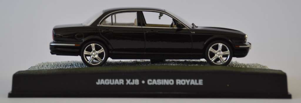 James Bond 007 Jaguar XJ8 - Casino Royale Model Car Scale 1:43 as per photo