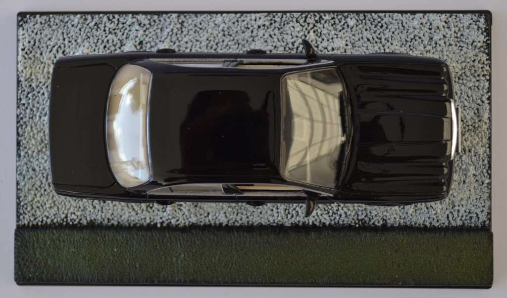 James Bond 007 Jaguar XJ8 - Casino Royale Model Car Scale 1:43 as per photo