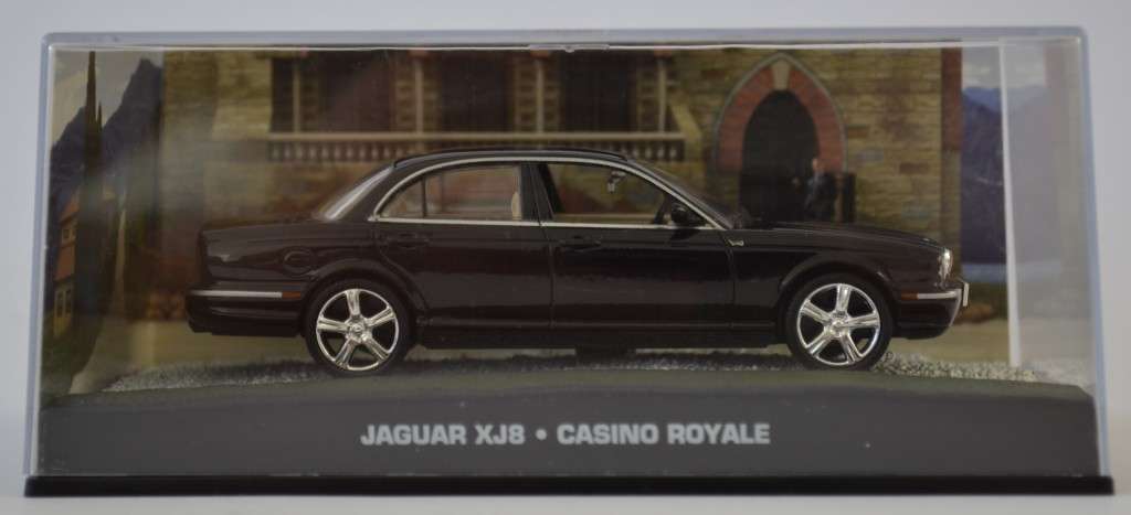 James Bond 007 Jaguar XJ8 - Casino Royale Model Car Scale 1:43 as per photo