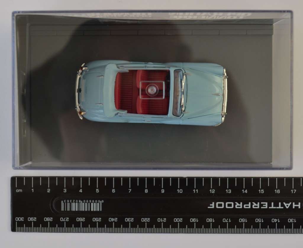 James Bond 007 Morris Minor - Thunderball Model Car Scale 1:43 as per photo