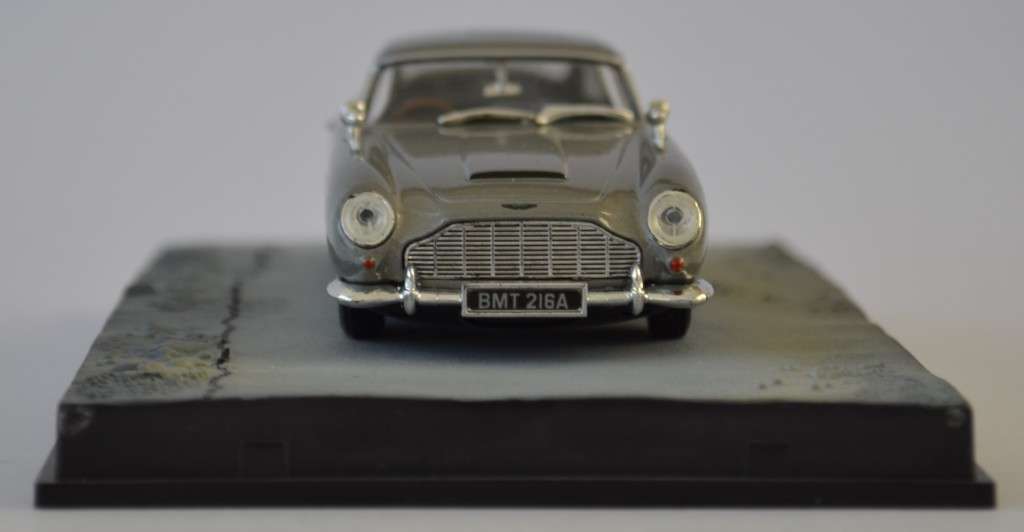 James Bond 007 Aston Martin DB5 - Skyfall Model Car Scale 1:43 as per photo