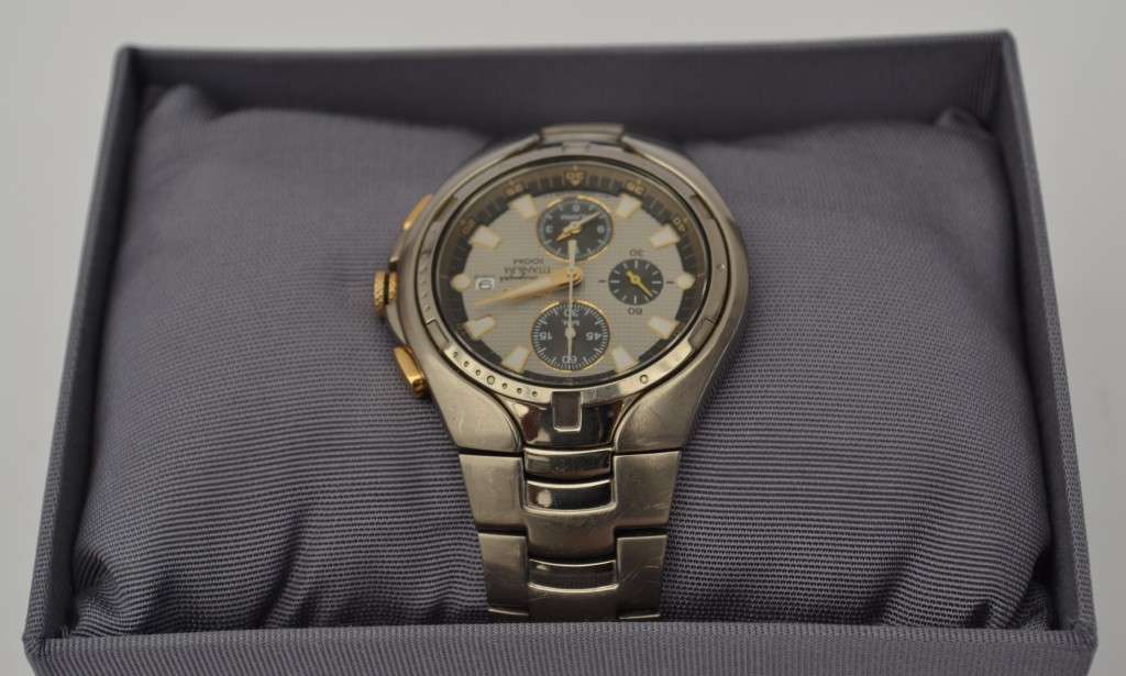 Seiko Chronograph Titanium Watch 100m in box - working as per photo