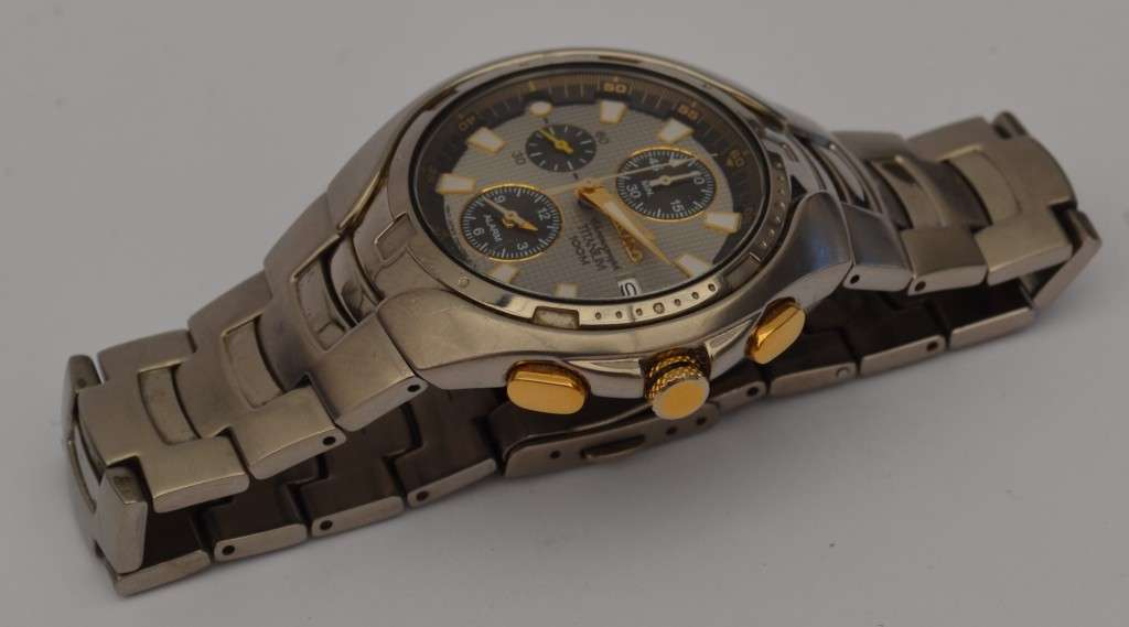 Seiko Chronograph Titanium Watch 100m in box - working as per photo