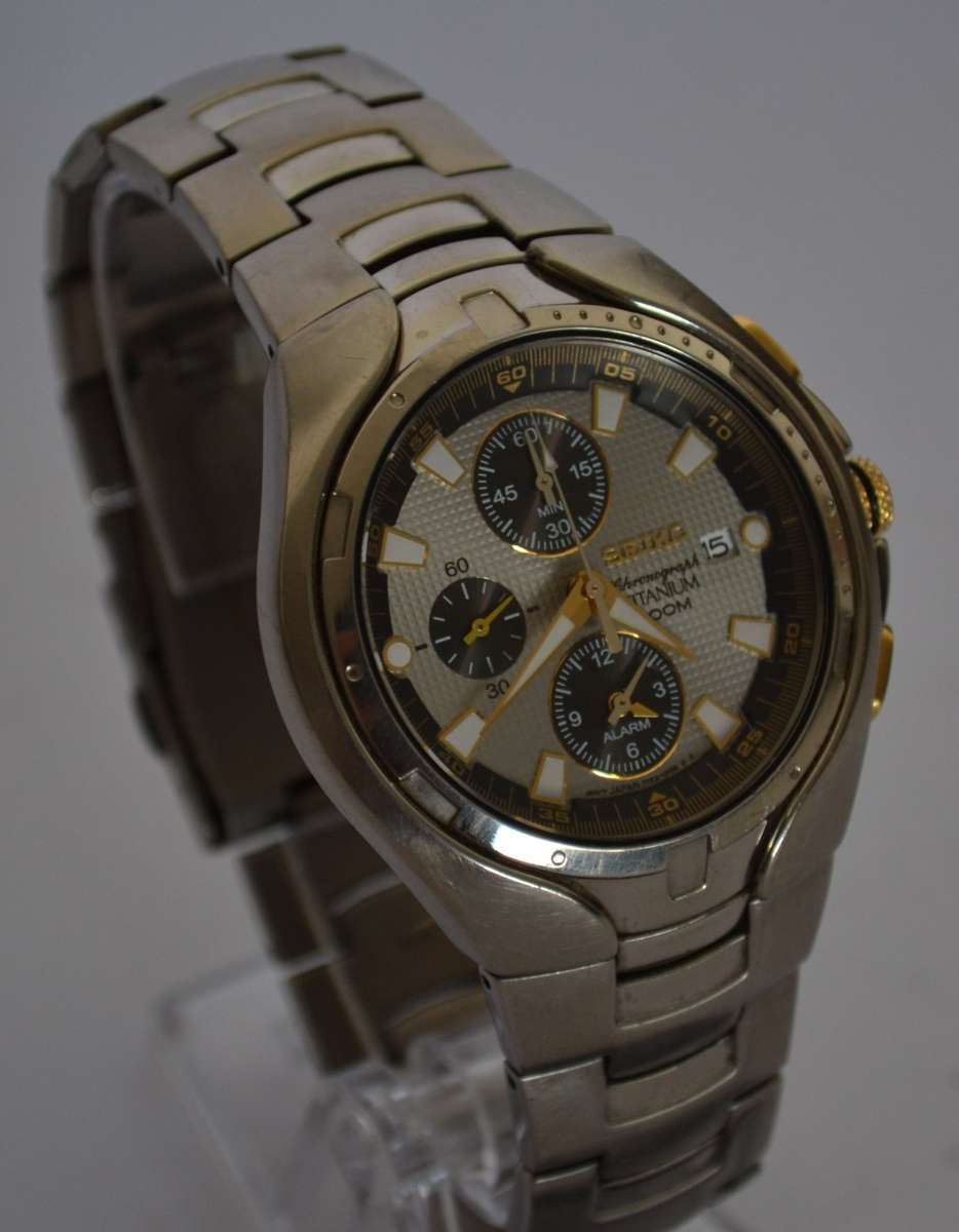 Seiko Chronograph Titanium Watch 100m in box - working as per photo