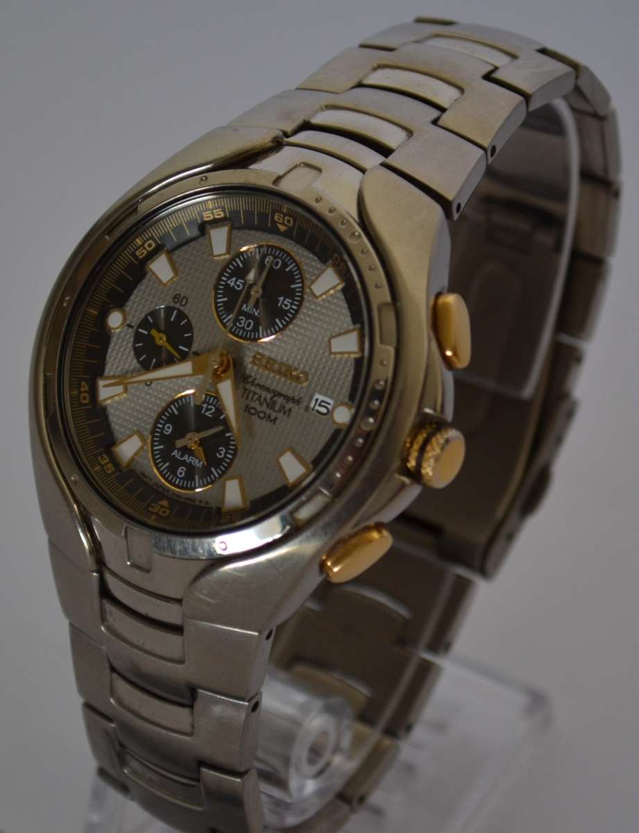 Seiko Chronograph Titanium Watch 100m in box - working as per photo