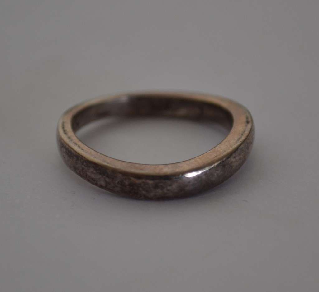 925 Sterling Silver Ring weight 3.3g size M as per photo