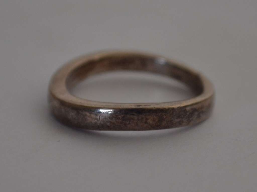 925 Sterling Silver Ring weight 3.3g size M as per photo