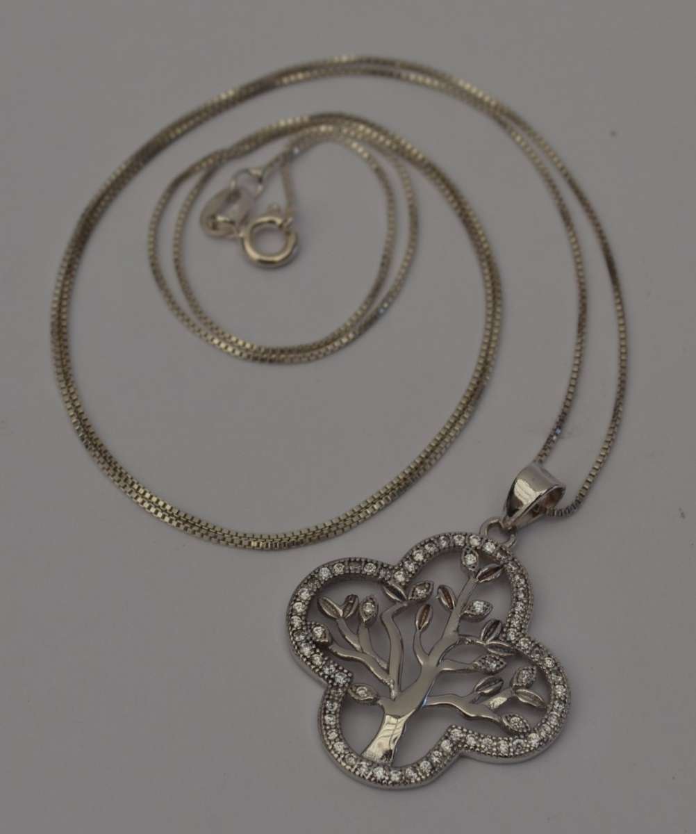 925 Sterling Silver Tree of Life Pendant and Chain weight 4g as per photo