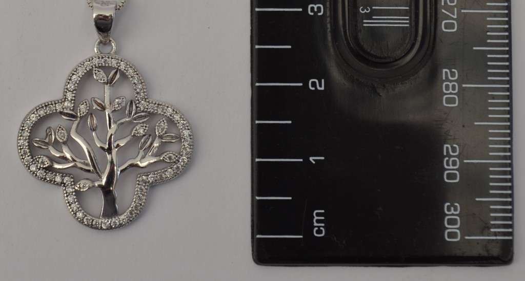 925 Sterling Silver Tree of Life Pendant and Chain weight 4g as per photo